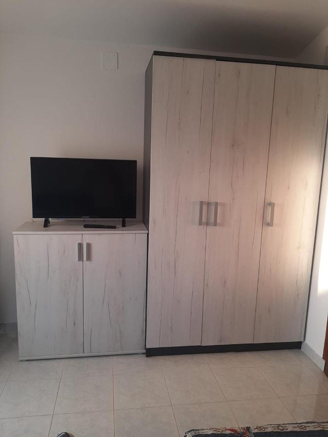 H&F Apartmani Vir Luaran gambar