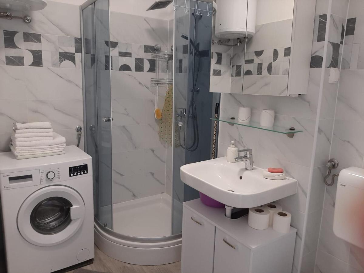 H&F Apartmani Vir Luaran gambar