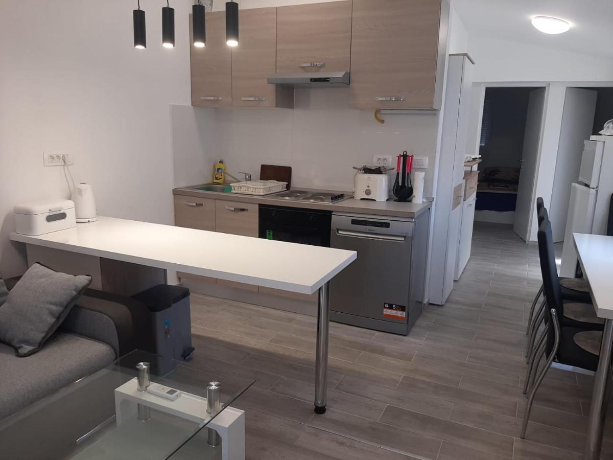 H&F Apartmani Vir Luaran gambar