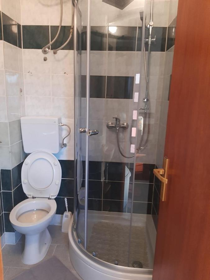 H&F Apartmani Vir Luaran gambar