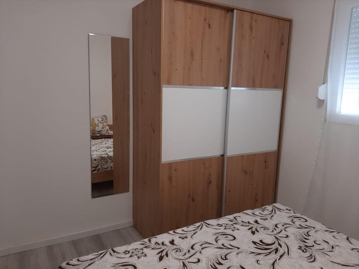 H&F Apartmani Vir Luaran gambar