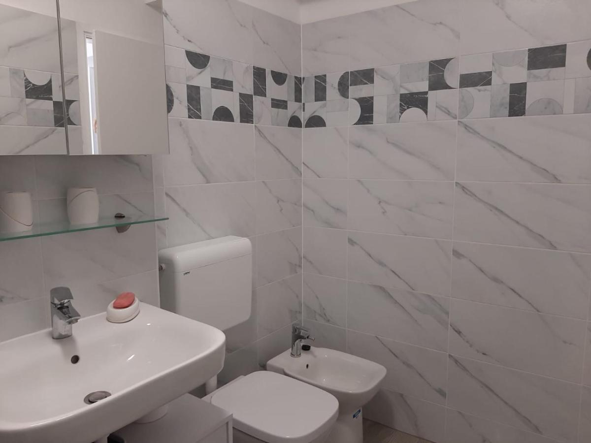 H&F Apartmani Vir Luaran gambar